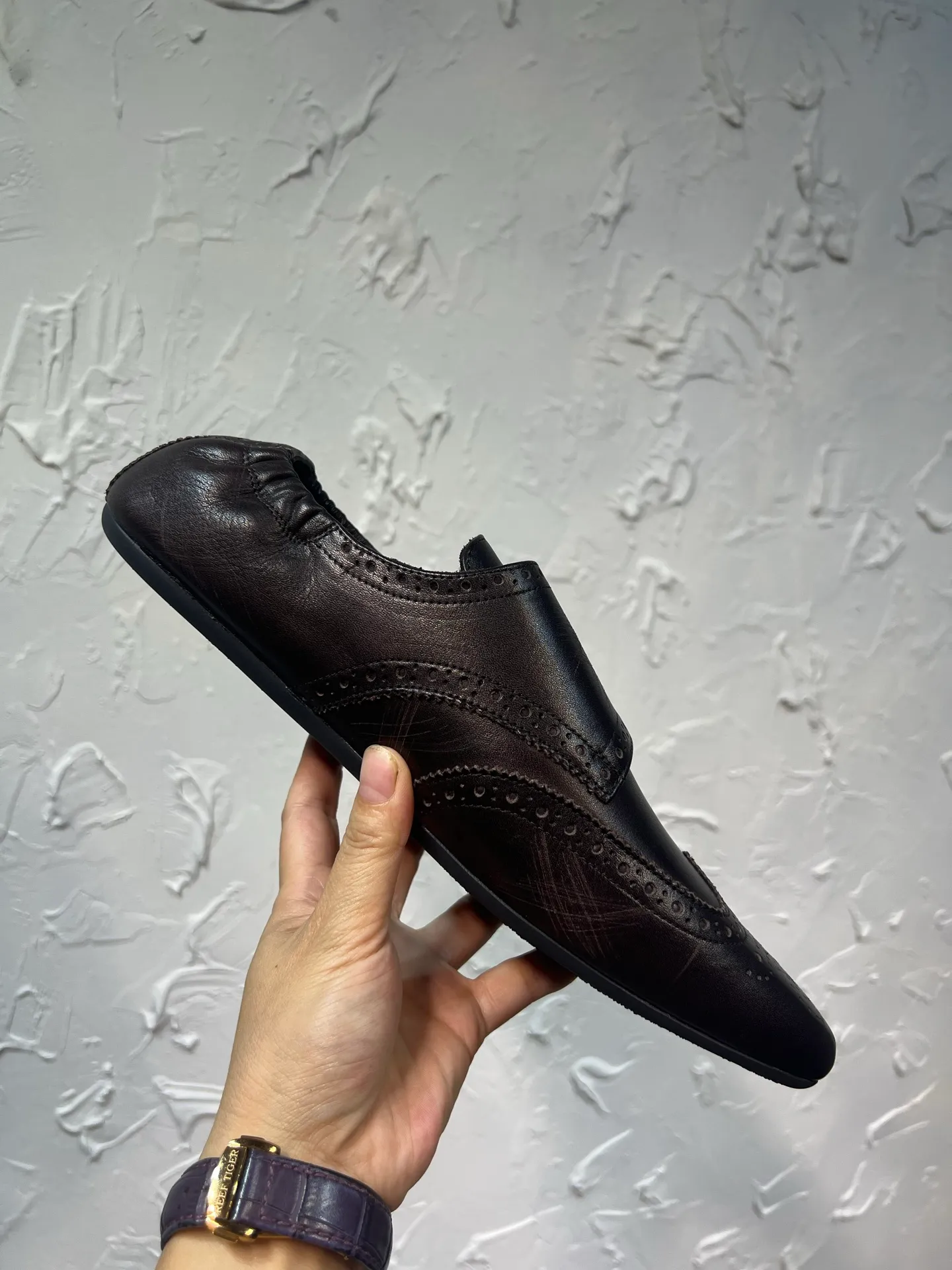 P820 ​​prada derby2025 spring and autumn latest Prada slip-on retro men's leather shoes, Shuffle double buckle strap Monk shoes, upper cowhide, lining and foot cowhide, rubber sole, original packaging black and brown 2 colors, code number: 39-46